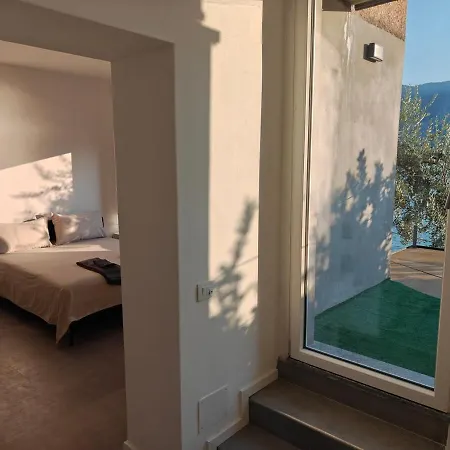 Peaceful Lakefront Garden Apartment